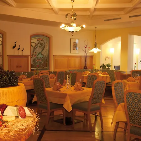 Hotel Zum Mohren 4*